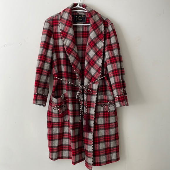 Soar Jackets & Blazers - Vintage plaid wool/wool blend coat. Size XS, fits S to M.